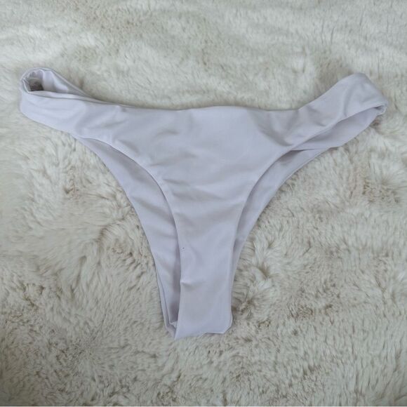 White thong bikini bottoms - Picture 1 of 9